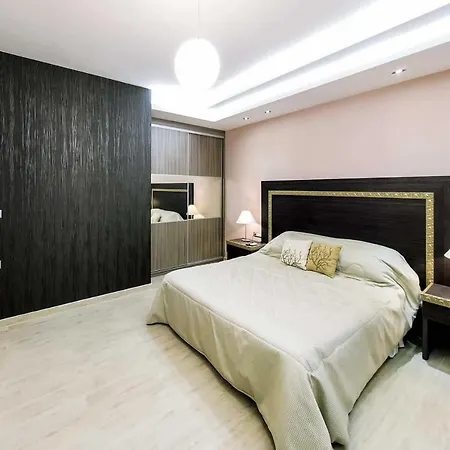 Sleeps 6 Air Con Wifi