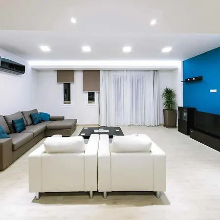 Sleeps 6 Air Con Wifi Vilă